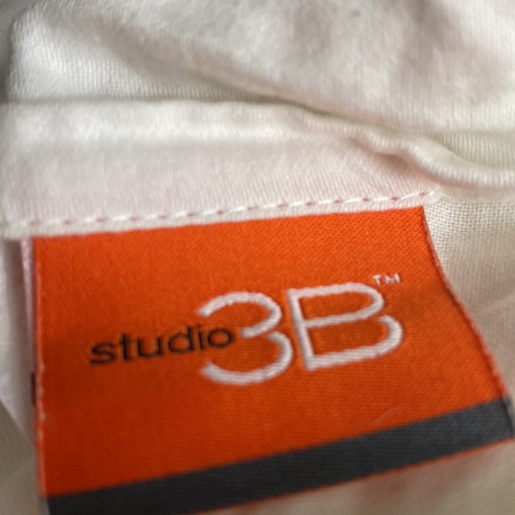 Two Studio 3B standard pillow covers - Picture 2 of 2